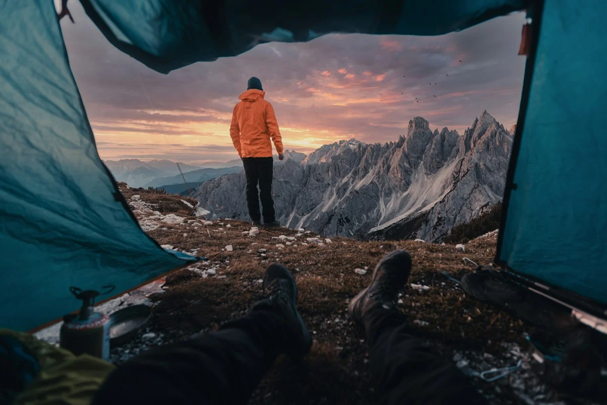 چیدمان تجهیزات کمپ برای نظم دادن وسایل کوچک در سفر